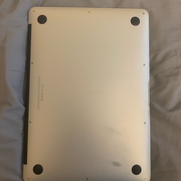 2016/17 MacBook Air. Silver - Picture 4 of 4